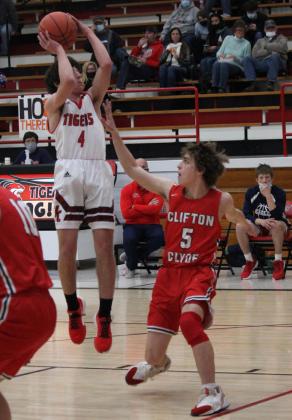 Clifton-Clyde over Tigers 47-33