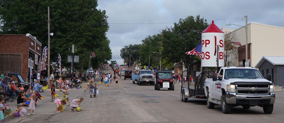 Pleasant weather and the promise of an entertaining array of parade entries brought out a huge crowd on Saturday evening, which lined the entire route from top to bottom of the Hanover hill.