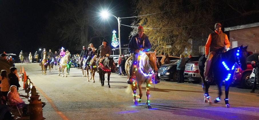 Lighted Horse Parade in Barnes starts the season’s festivities