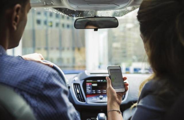 5 convenient tech features you want in your vehicle